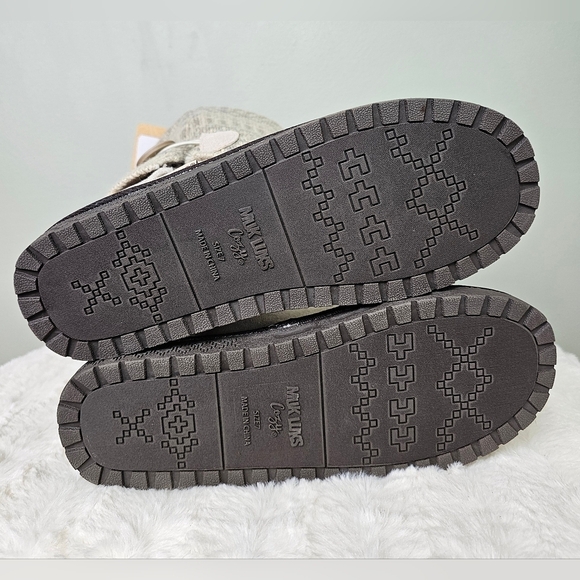 MUK LUKS Women's Janie Cozy Sweater Boot in Stone Lurex Print sz 7 - Picture 9 of 12